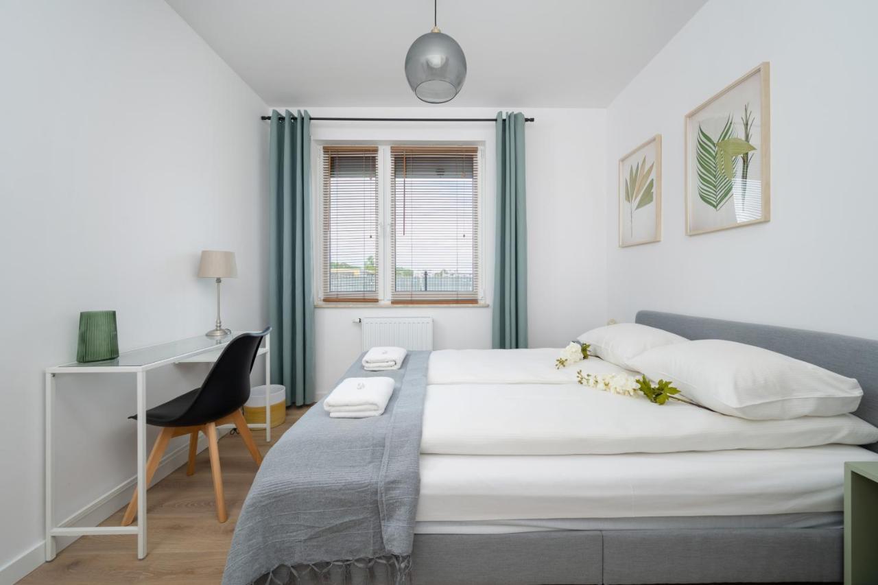 Miedziana 6 & 18 Apartment With Free Garage Wroclaw By Renters Ngoại thất bức ảnh