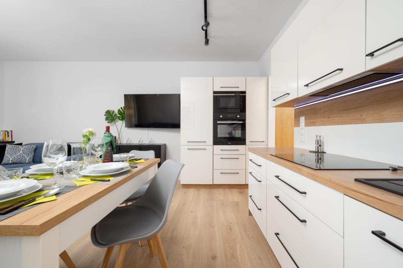 Miedziana 6 & 18 Apartment With Free Garage Wroclaw By Renters Ngoại thất bức ảnh