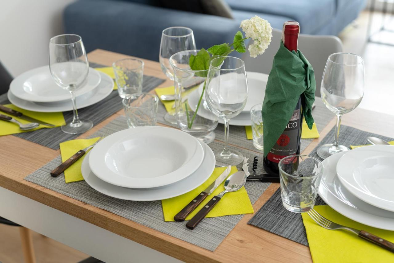 Miedziana 6 & 18 Apartment With Free Garage Wroclaw By Renters Ngoại thất bức ảnh