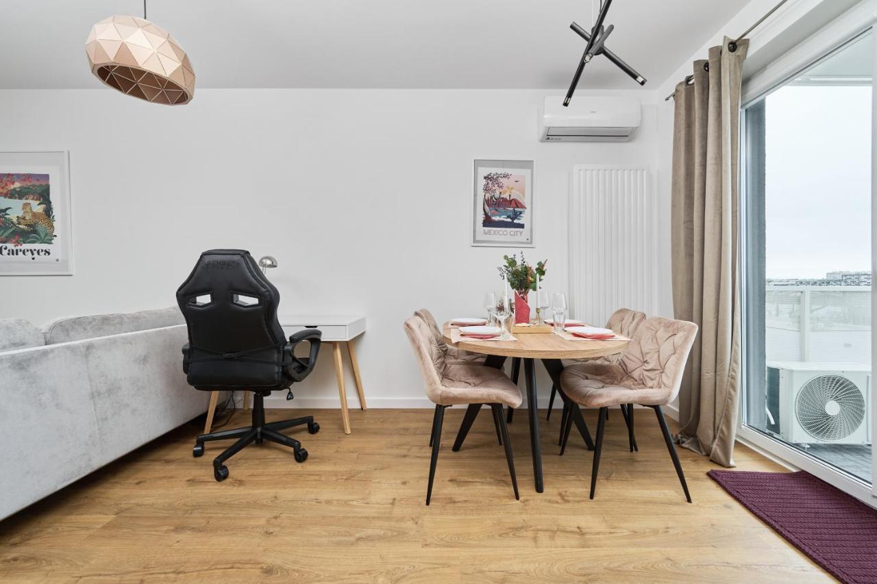 Miedziana 6 & 18 Apartment With Free Garage Wroclaw By Renters Ngoại thất bức ảnh