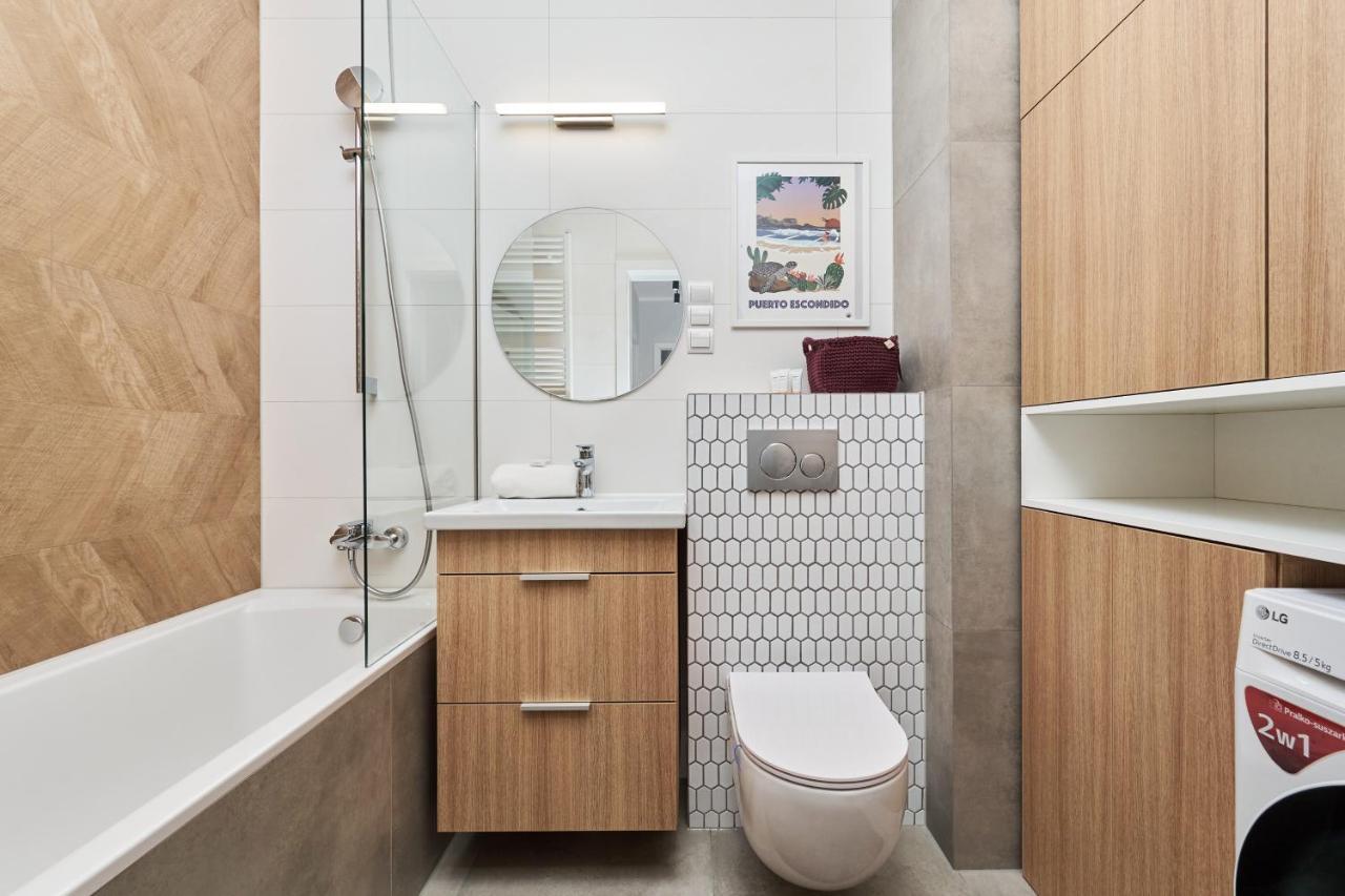 Miedziana 6 & 18 Apartment With Free Garage Wroclaw By Renters Ngoại thất bức ảnh