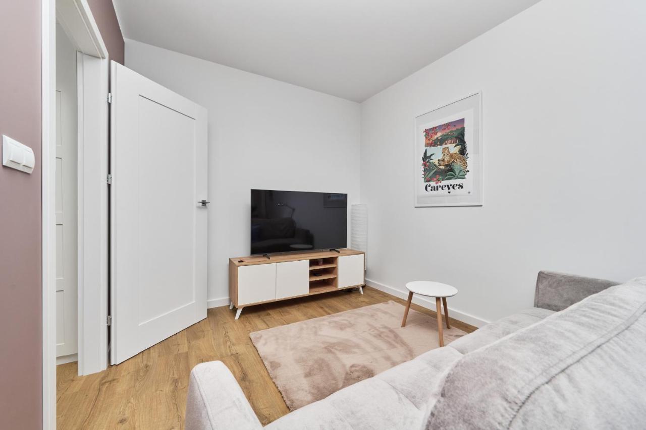 Miedziana 6 & 18 Apartment With Free Garage Wroclaw By Renters Ngoại thất bức ảnh